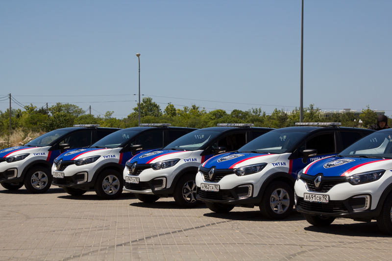 Служебные автомобили сотрудников охраны ЧОП «Титан»